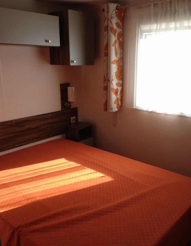 Mobile Home, 2 Bedrooms, Kitchen (Galaxie) photo 2