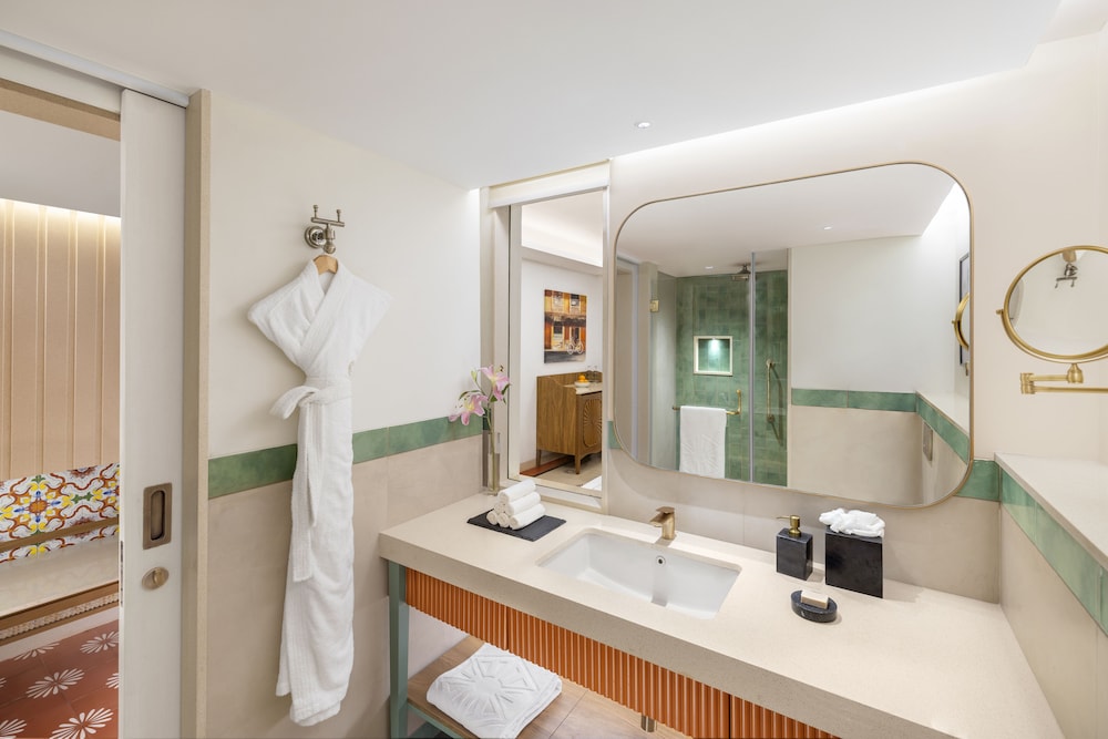 Premium Room, 1 King Bed, Sea View - Photo 3