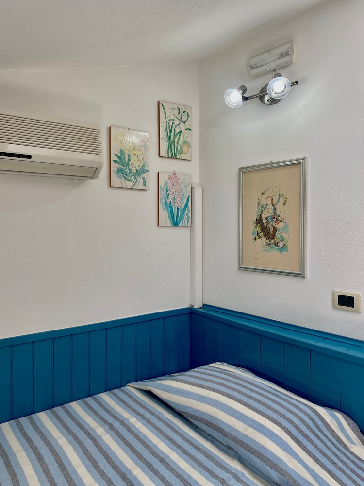 Twin room in mansard with external private bathroom photo 2