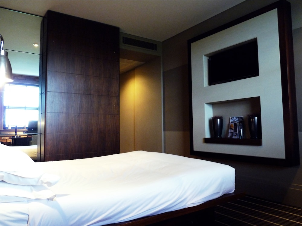 Executive Super King Bed - Photo 5