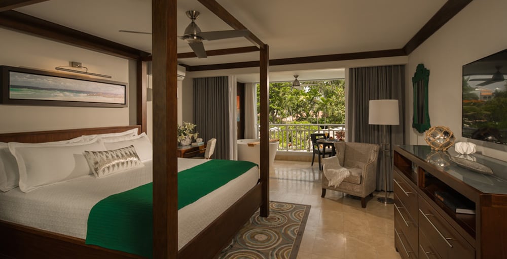Luxury Room, 1 Bedroom, Garden View (Crystal Lagoon Luxury Honeymoon Room)