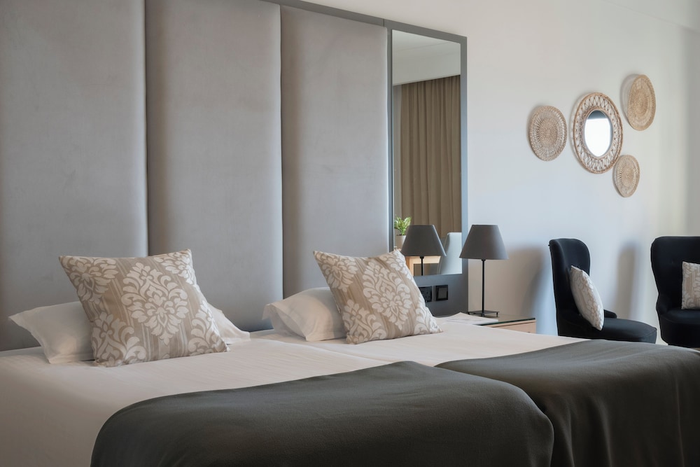 Family Room (Sea Front) - Photo 6