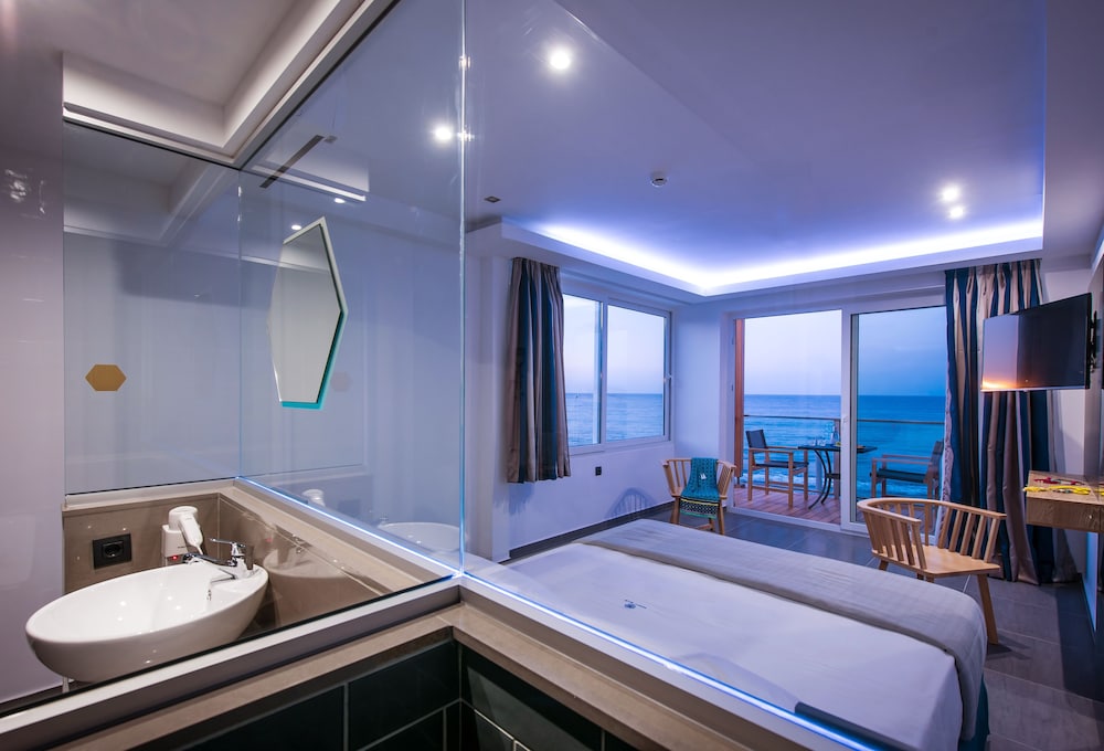Junior Suite Sea Front photo 1