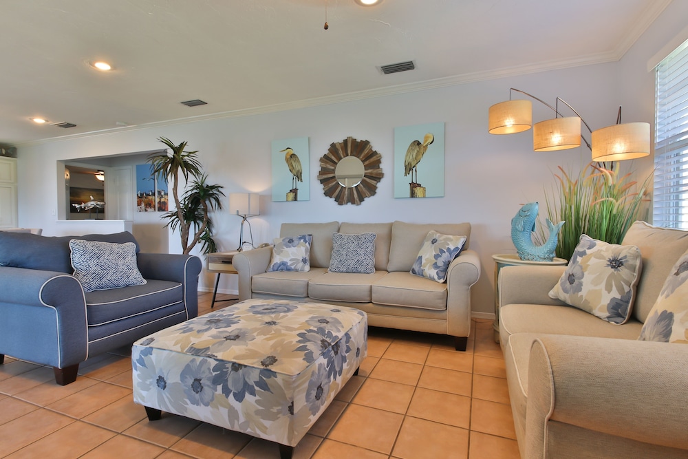 #23 -  2 Bedroom 2 Bath, Bayfront (No elevator, stairs only) photo 1