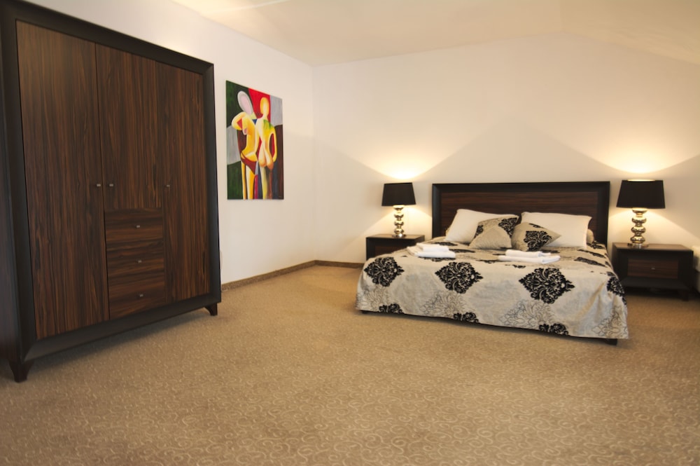 Double Room (King)