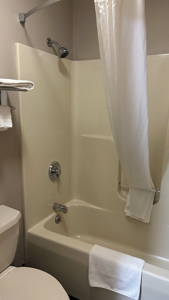Standard Room, 1 Queen Bed - Photo 10