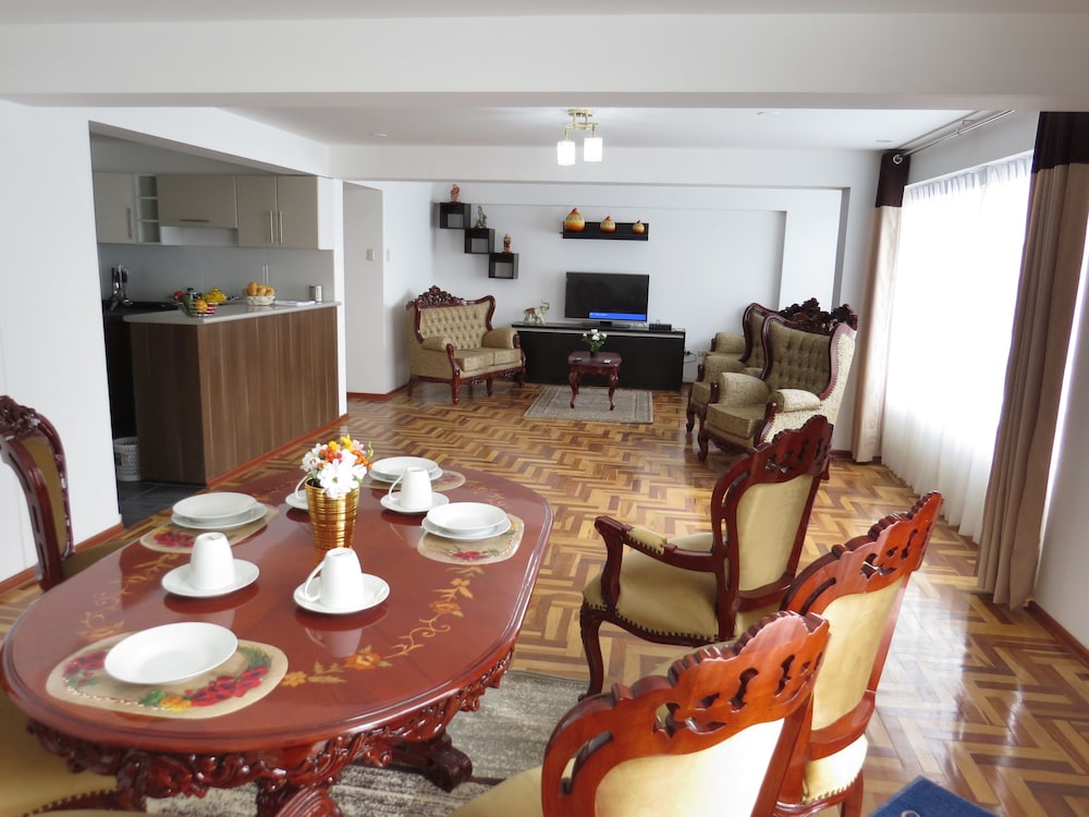 Apartment, 3 Bedrooms, 2 Bathrooms (QW3) photo 1