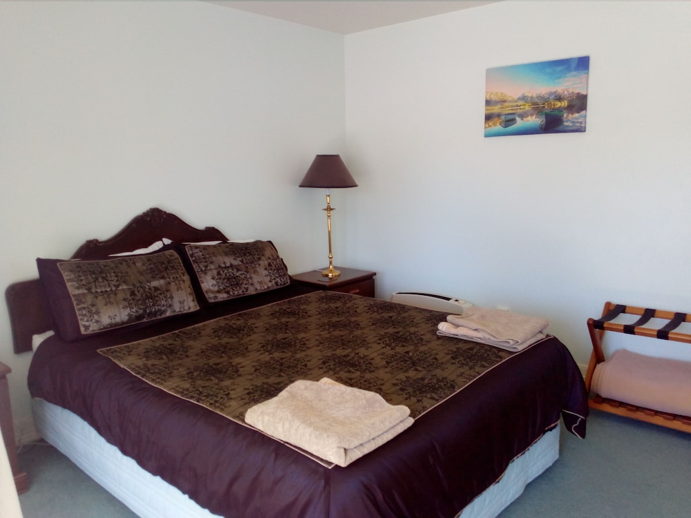 Standard Room, Non Smoking (Two night saver) photo 3