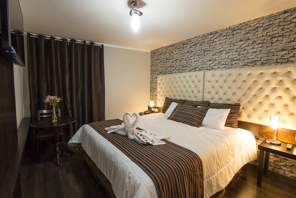 Superior Room, 1 King Bed photo 2