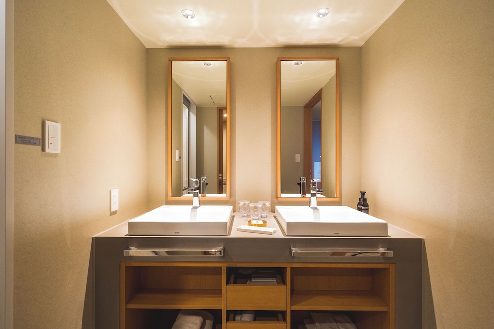 Deluxe Room, 2 Double Beds, Non Smoking, Bathtub,Ceiling height 3m(with Single Sofabed) - Photo 4