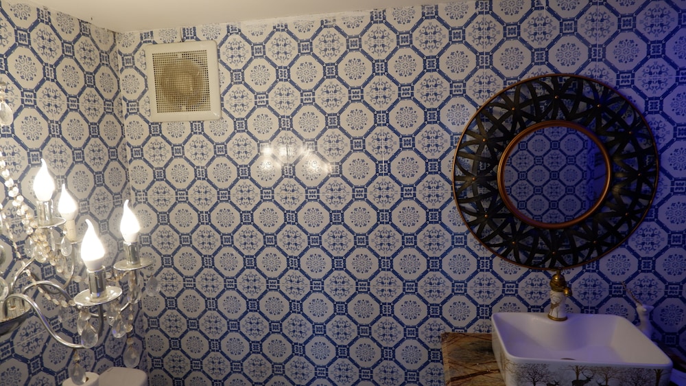 Luxury Suite - Photo 14