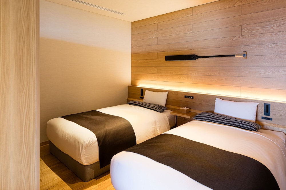 Design Twin Room with Onsen Open-Air Bath (Wood-Deck) East Wing, Non-Smoking - Photo 11