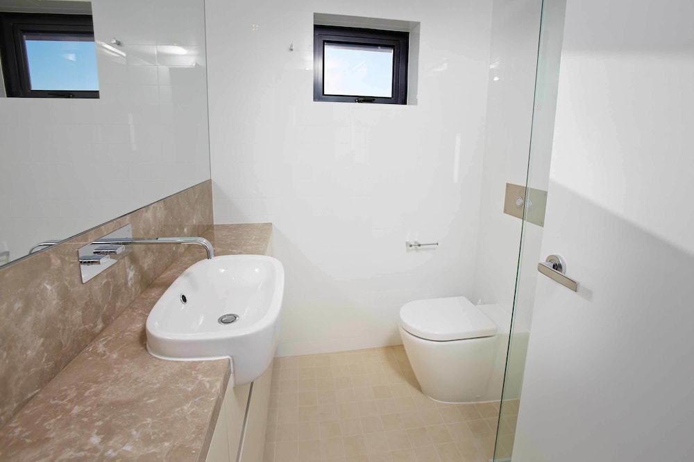 3 Bedroom Sky View Apartment - Photo 7