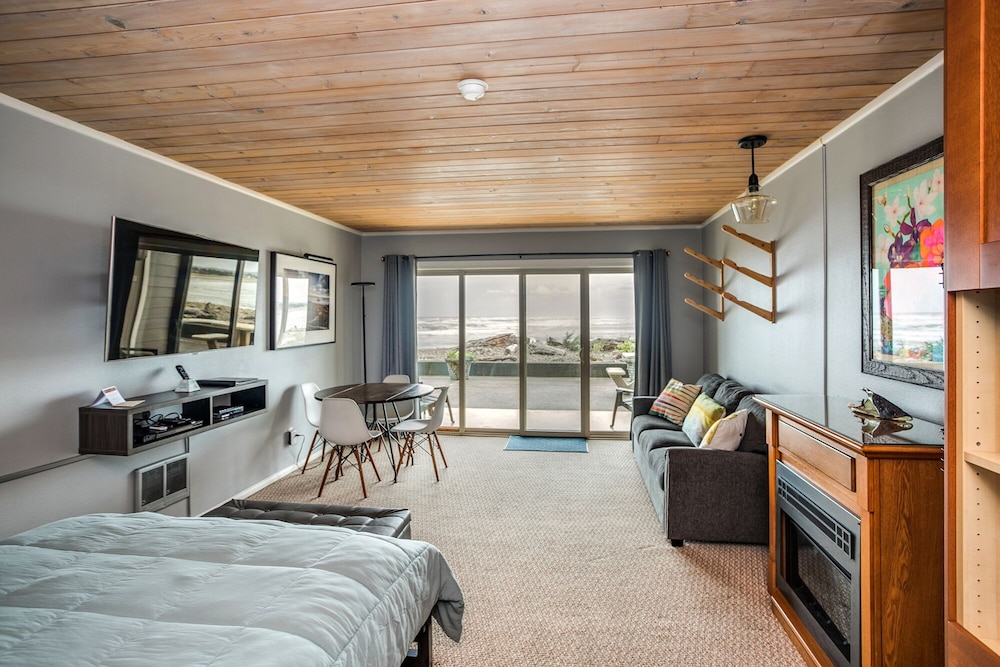 Studio, 1 Queen Bed, Ocean View, No Pets