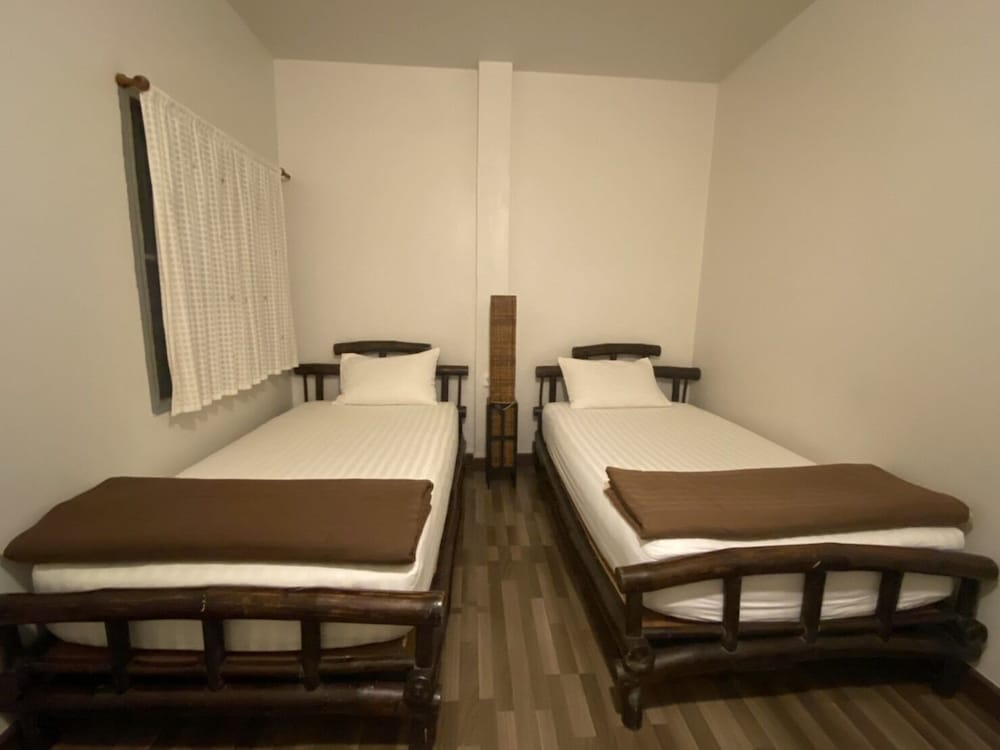 Air-Con Twin Shared Bathroom