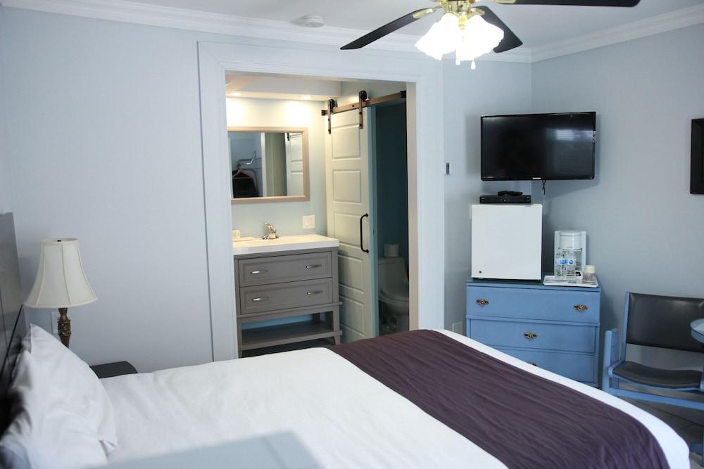 Superior Room, 1 Queen Bed photo 2