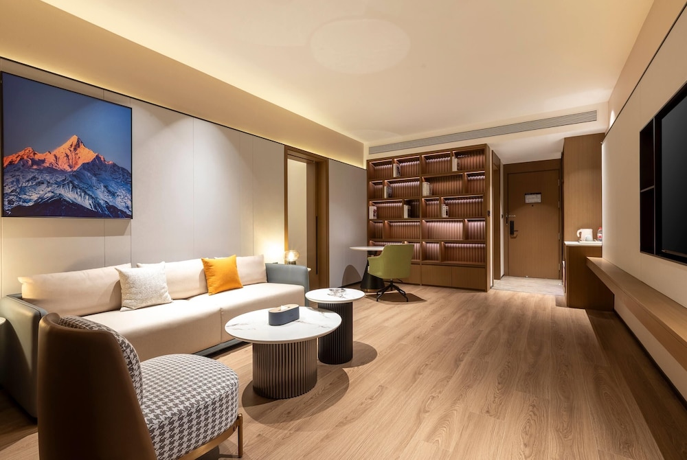 Executive Suite, 1 King Bed, Non Smoking, City View