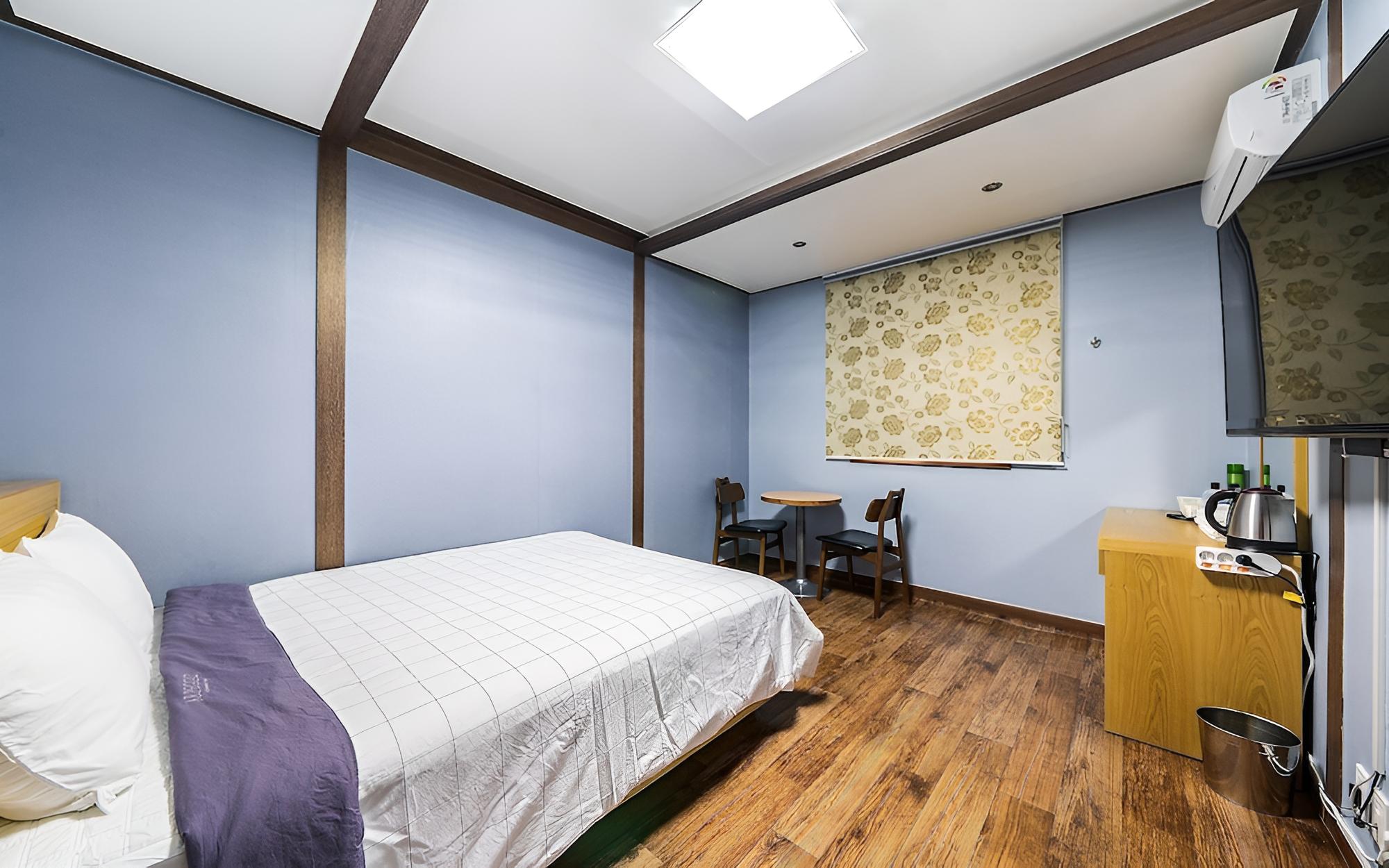 Room (Standard Room) - Photo 4