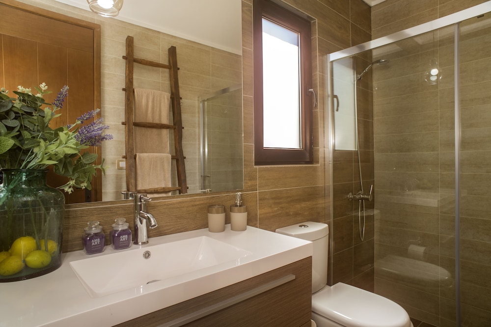 Standard House, 2 Bedrooms, 2 Bathrooms photo 2