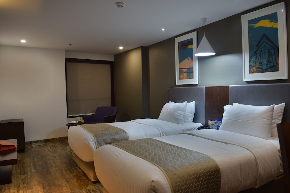 Premier Room, 2 Twin Beds, Smoking photo 3