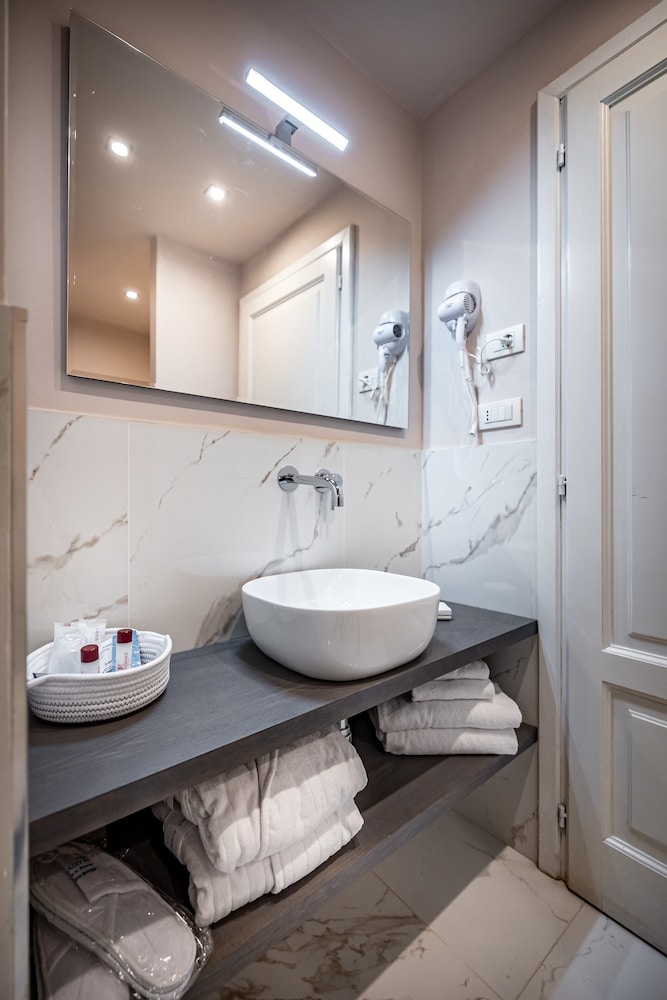 Royal Suite - Photo 16