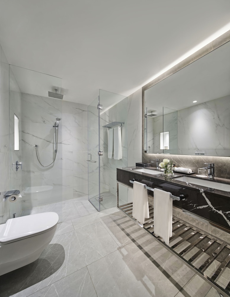 Two Bedroom Suite 2 king thumbnail 5