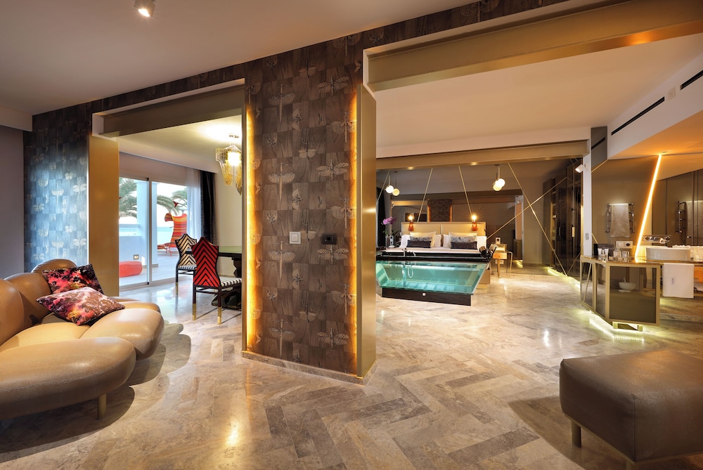 The Xpa Suite - Entrance to Ushuaia Club Included photo 3