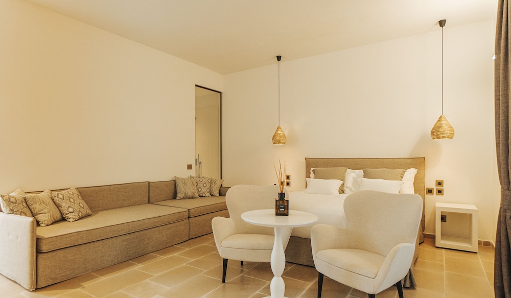Suite, Hot Tub - Photo 1