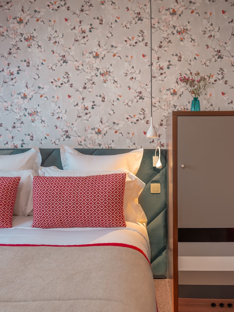 Standard Double Room thumbnail 6