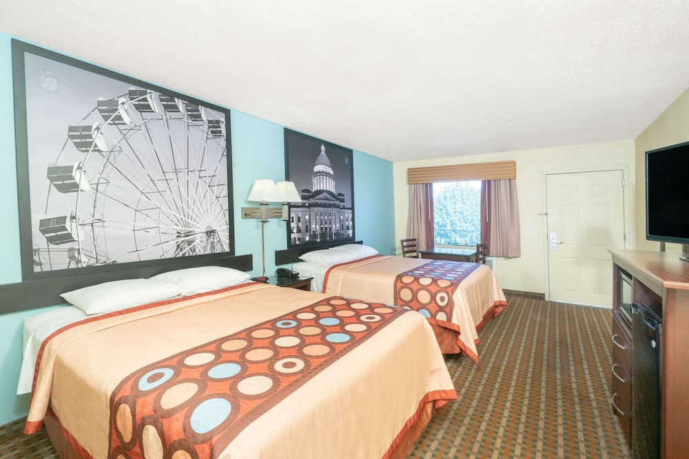 Room, 2 Queen Beds, Smoking - Photo 1