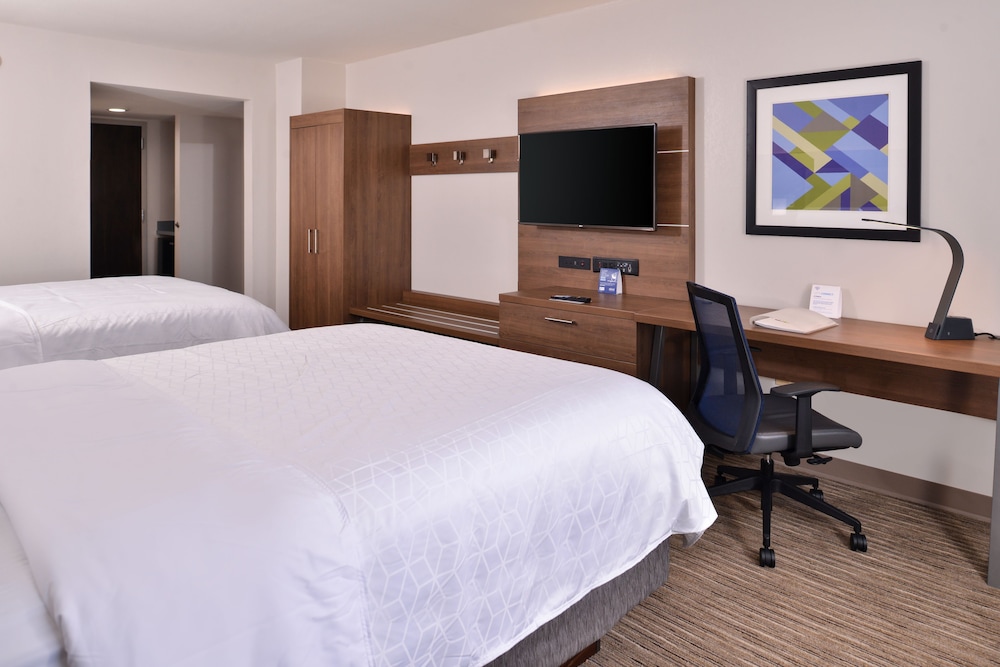 Standard Room, 2 Queen Beds - Photo 4