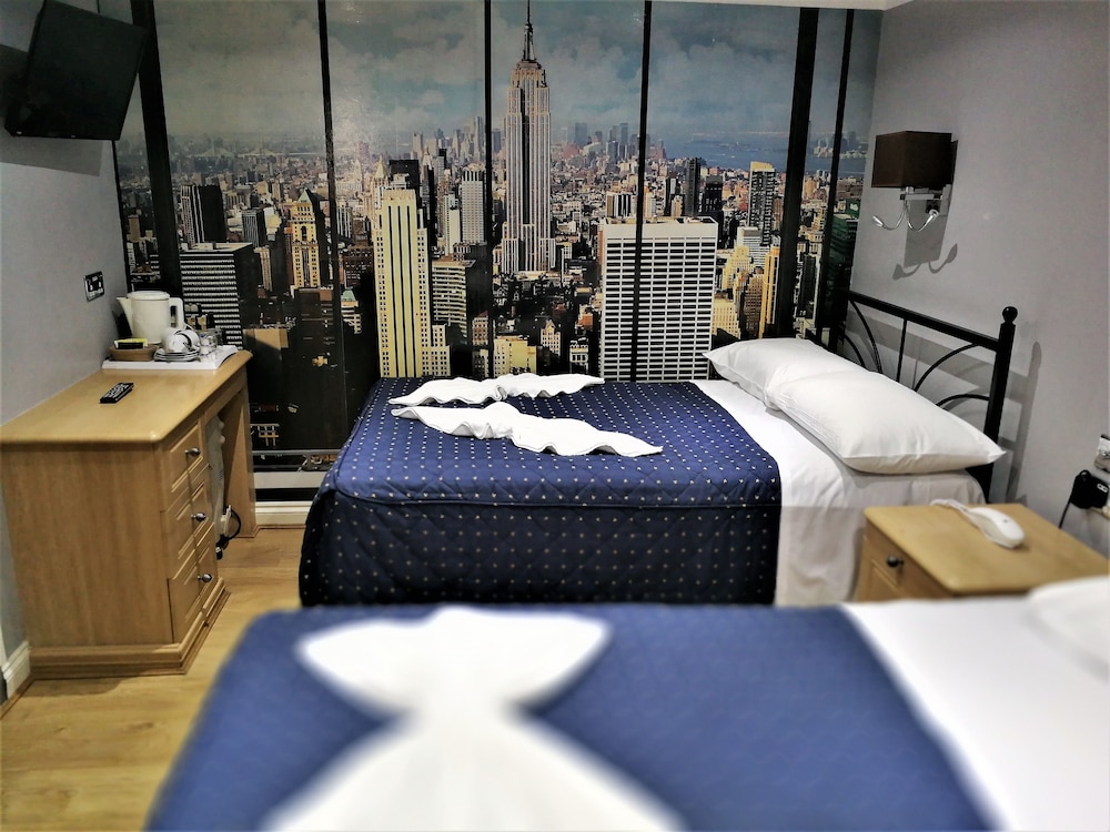 Standard Triple Room, Ensuite photo 3