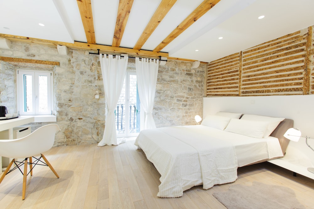 Delux Double Room, Balcony, City view photo 1