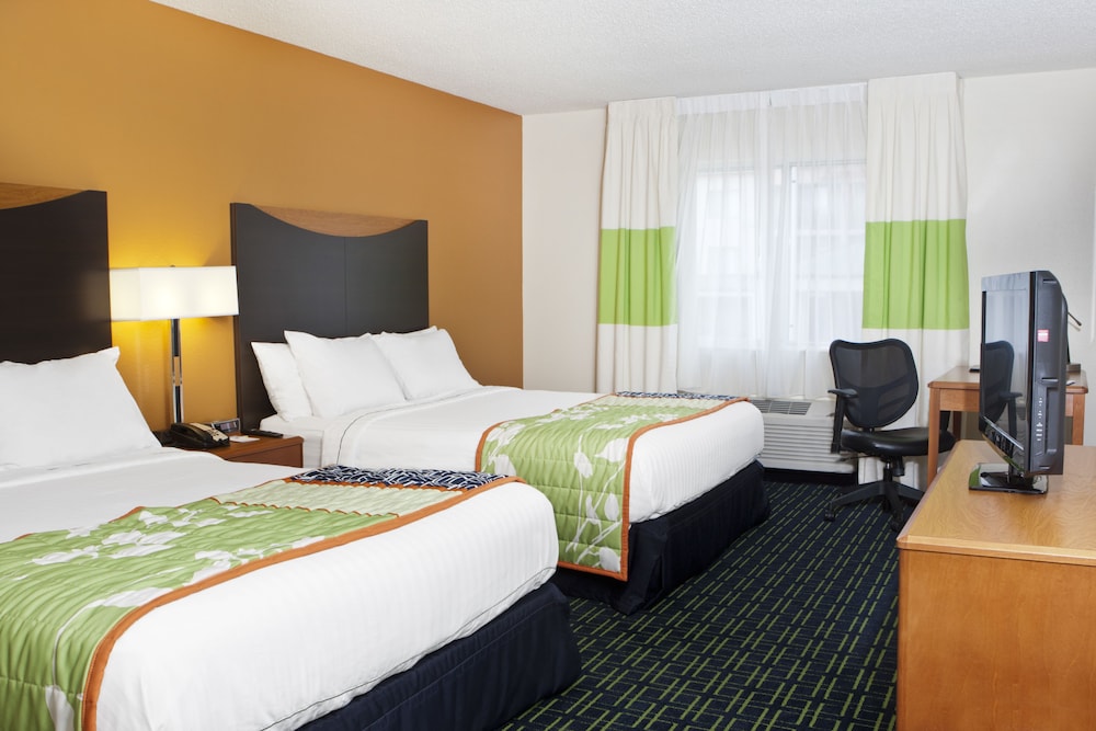 Room, 2 Queen Beds (Mobility/Hearing Accessible, Tub) photo 1