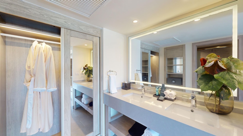 Luxury Presidential Ocean Front One Bedroom Suite Diamond Club