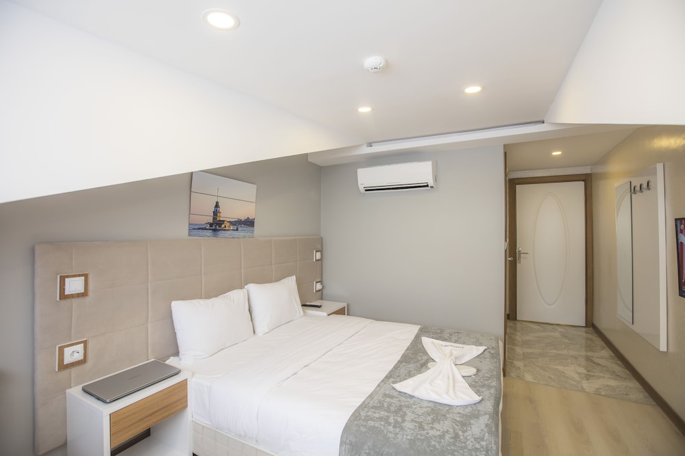 Deluxe Double or Twin Room photo 3