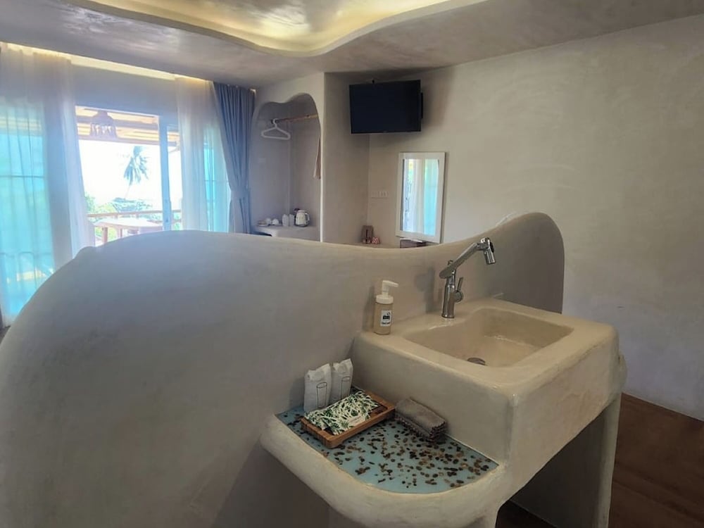 Luxe Suite with Plunge Pool and Seaview - Photo 16