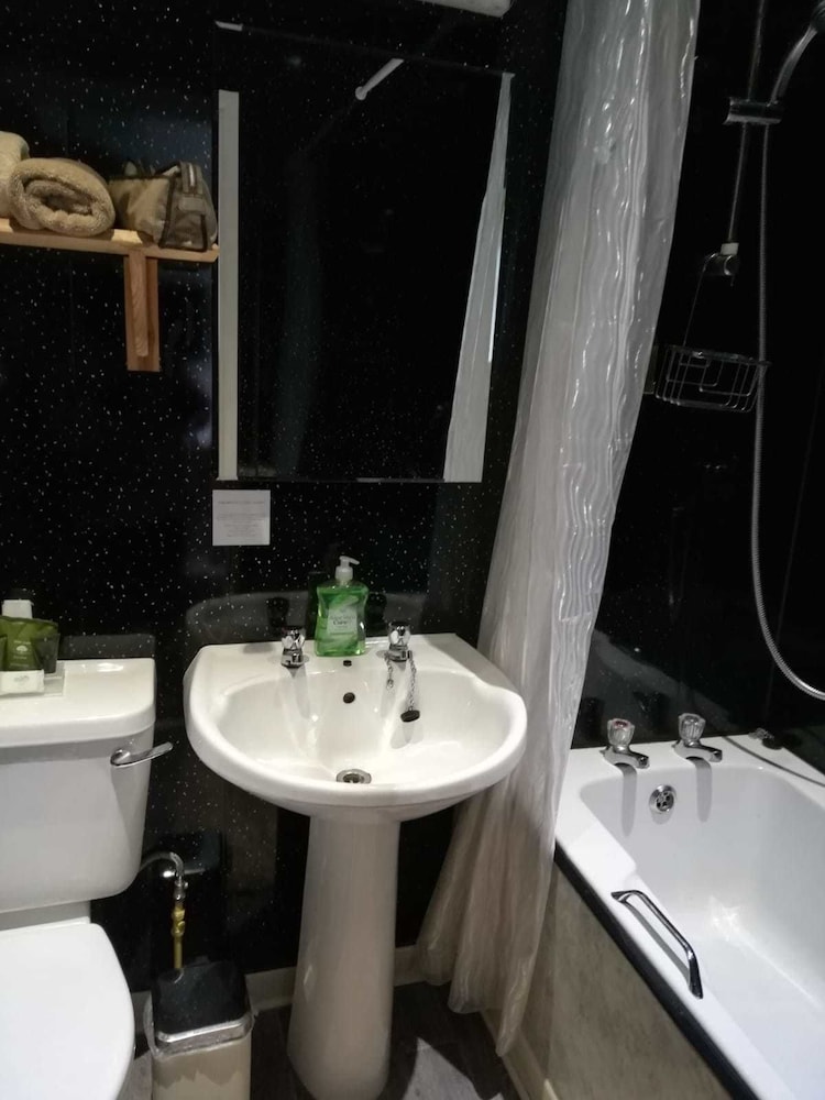 Room 2 (Double)