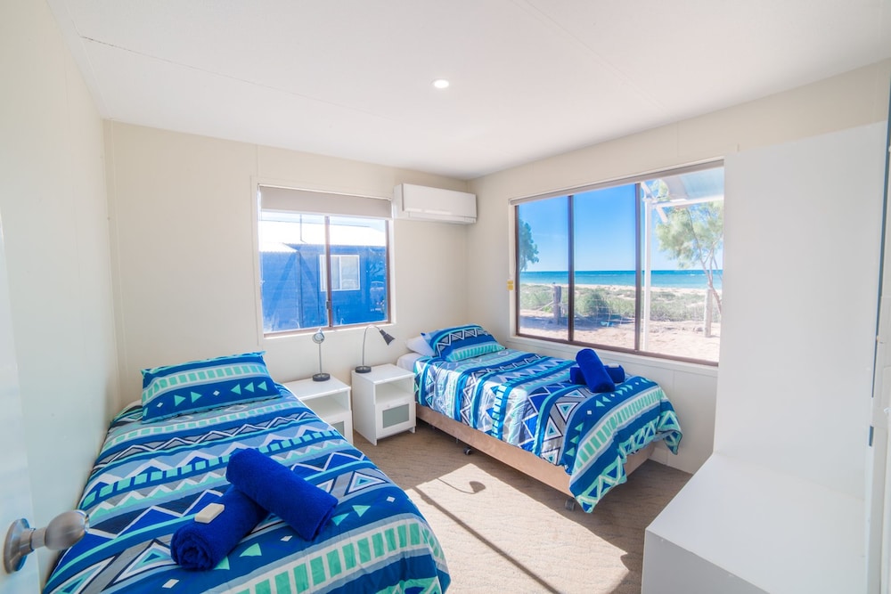 Cabin, 5 Bedrooms, Ocean View, Beachfront photo 3