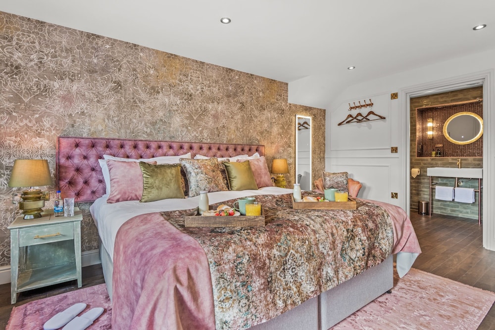 Deluxe Double or Twin Room, Bathtub photo 2