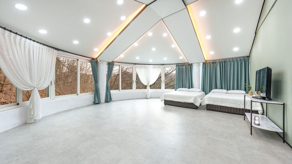 Basic Room, 1 Bedroom (Hill 8 (Mountain View))