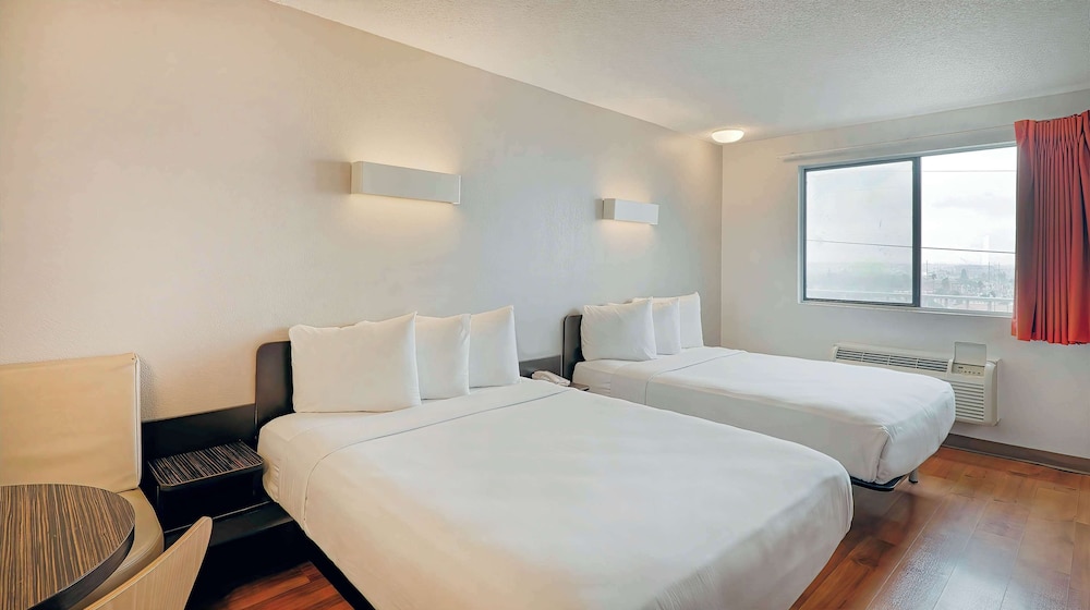 Standard Suite, 2 Queen Beds, Non Smoking, Refrigerator & Microwave - Photo 1