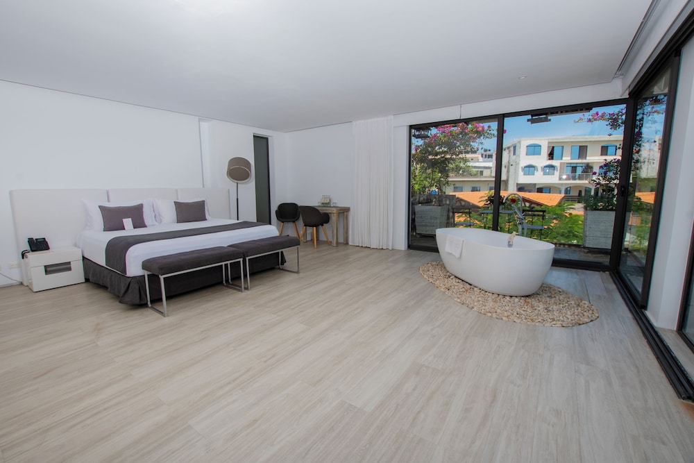 Luxury Room, Balcony, Ocean View photo 2