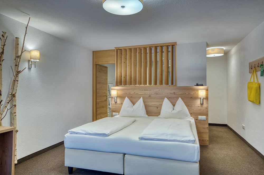 Deluxe Double Room, Balcony photo 2