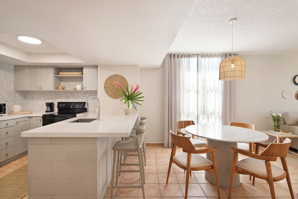 Suite, 1 Bedroom - Photo 2