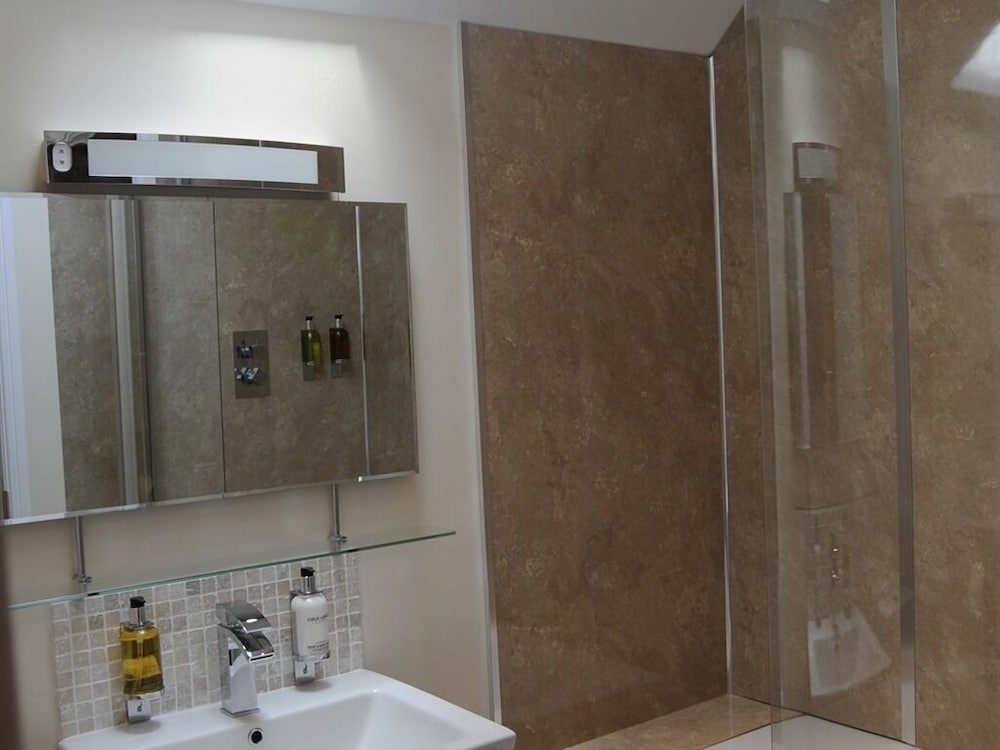 Standard Suite, Ensuite ( King-Size (O)) photo 3