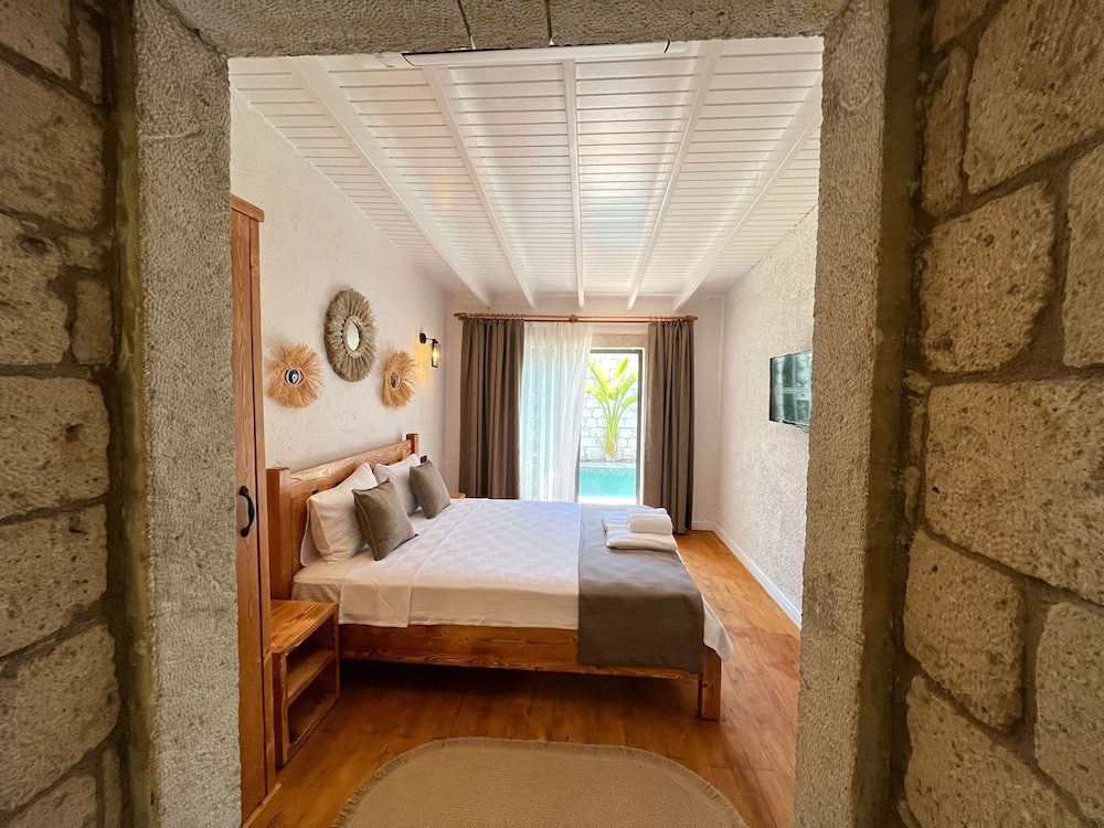 Exclusive Room, Pool View, Poolside photo 1