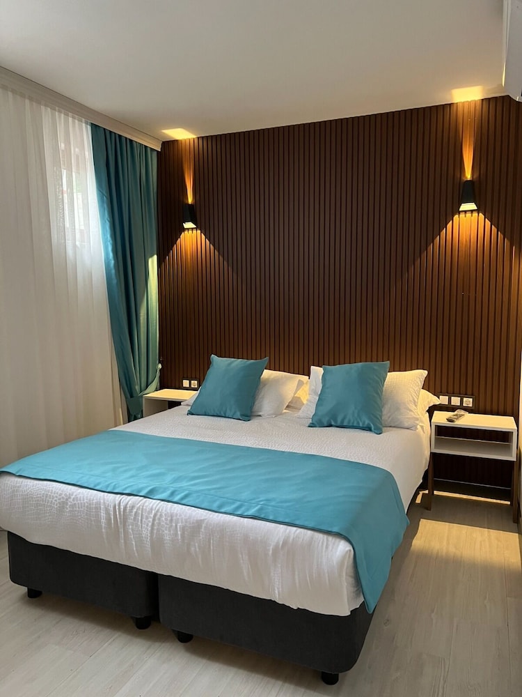Economy Double Room, Semi-Basement Floor