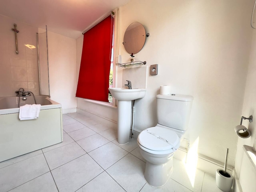Superior Suite, Ensuite photo 3