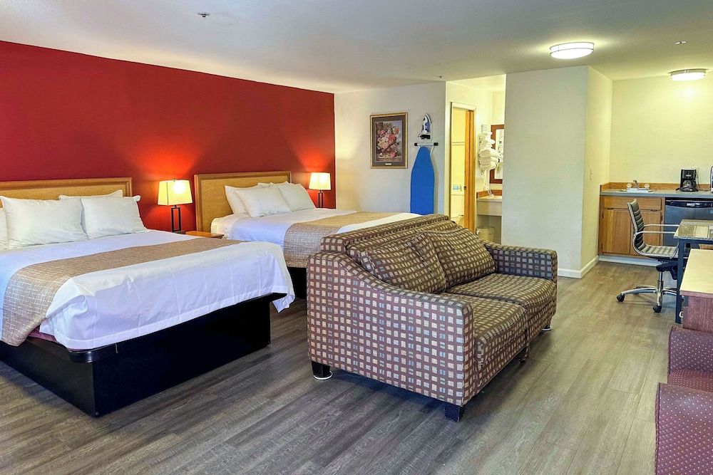 Suite, Multiple Beds, Non Smoking - Photo 6
